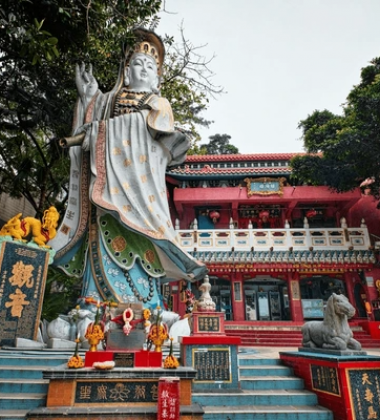 Vietnam Highlights: Ho Chi Minh City, Hue, Intensive Cruise & Hong Kong – 11 Nights